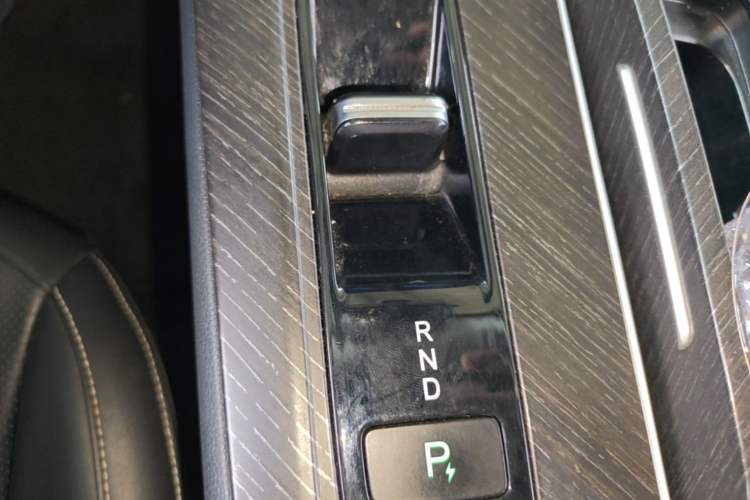 Used Venucia V DD-i 2023 110 km iE Version Gear Lever