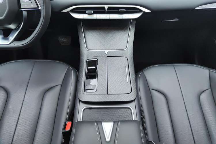 Used Venucia V DD-i 2023 110 km iE Version Gear Lever