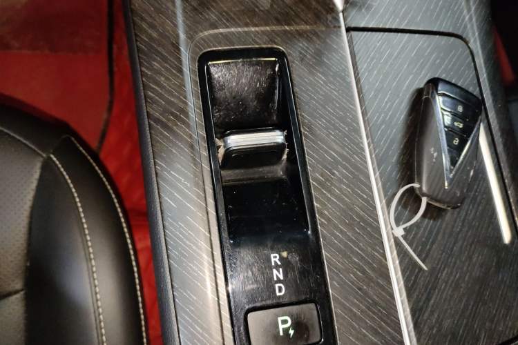 Used Venucia V DD-i 2023 60km iD Version Gear Lever