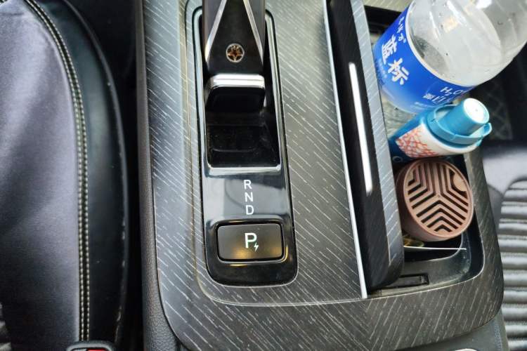 Used Venucia V DD-i 2023 60km iD Version Gear Lever
