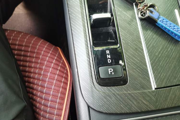 Used Venucia V DD-i 2023 110 km iE Version Gear Lever