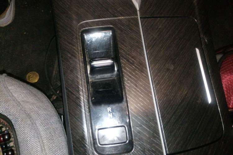 Used Venucia V DD-i 2023 110 km iE Version Gear Lever