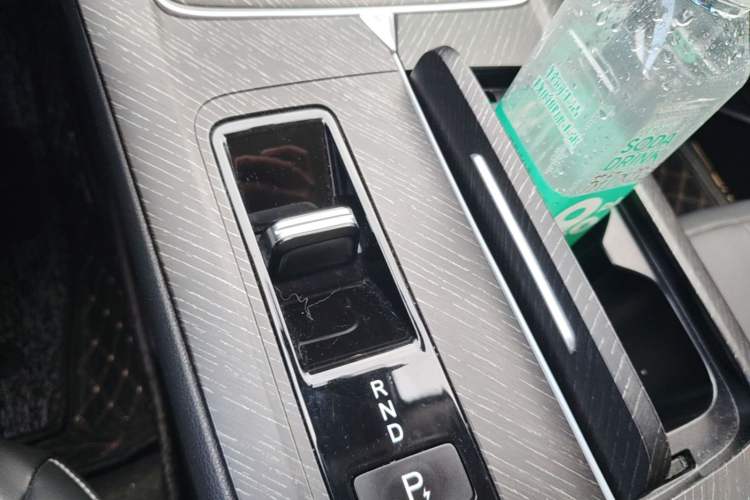 Used Venucia V DD-i 2023 110 km iE Version Gear Lever