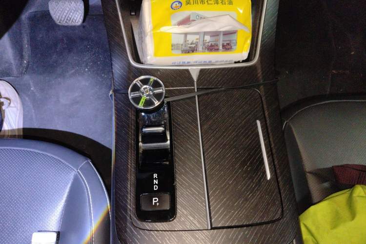 Used Venucia V DD-i 2023 110 km iE Version Gear Lever