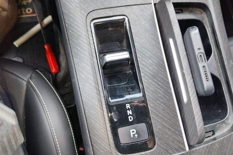 Used Venucia V DD-i 2023 60km iD Version Gear Lever