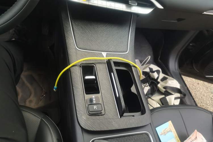 Used Venucia V DD-i 2023 60km iD Version Gear Lever