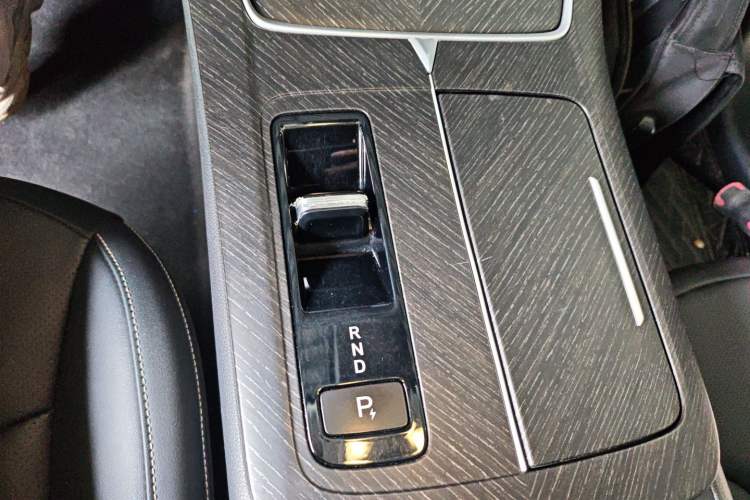Used Venucia V DD-i 2023 110 km iE Version Gear Lever