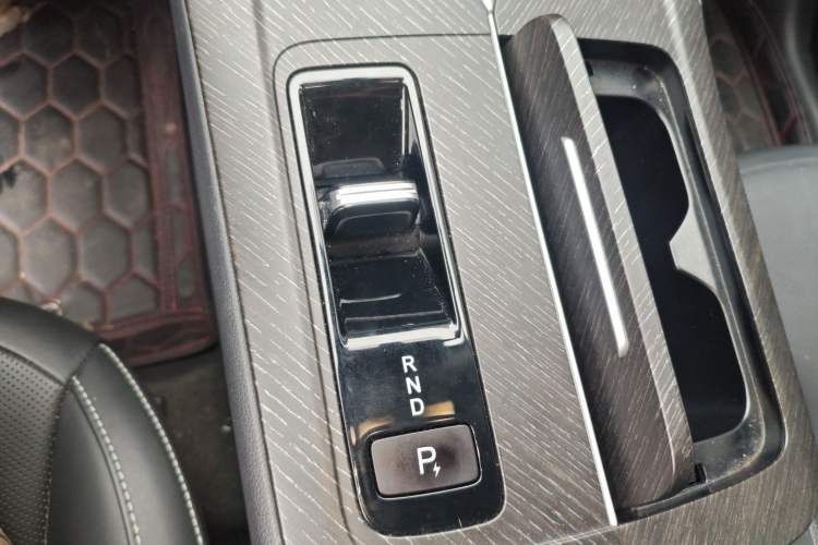 Used Venucia V DD-i 2023 110km iT Version Gear Lever