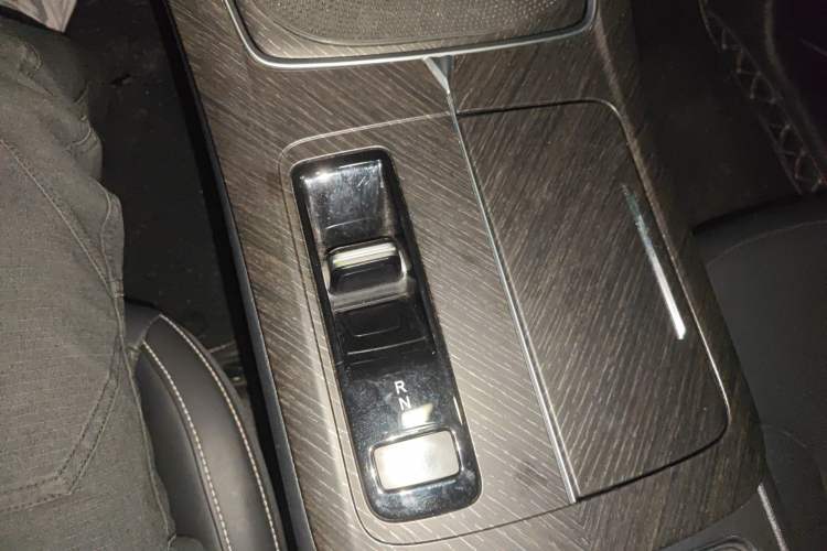 Used Venucia V DD-i 2023 110km iT Version Gear Lever