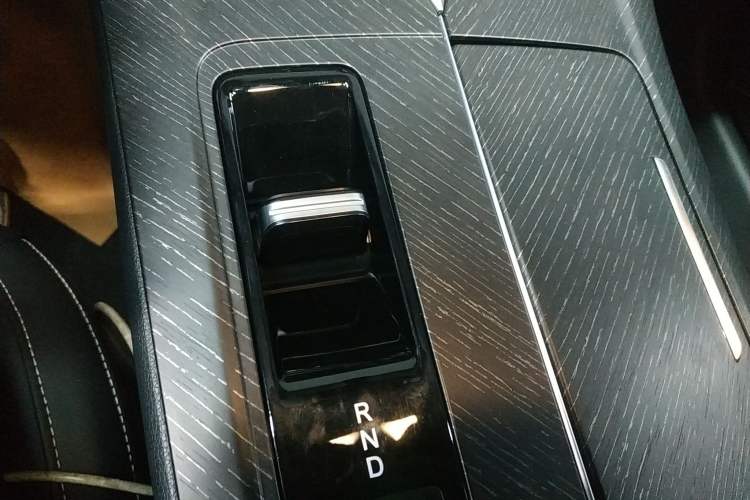 Used Venucia V DD-i 2023 110km iT Version Gear Lever