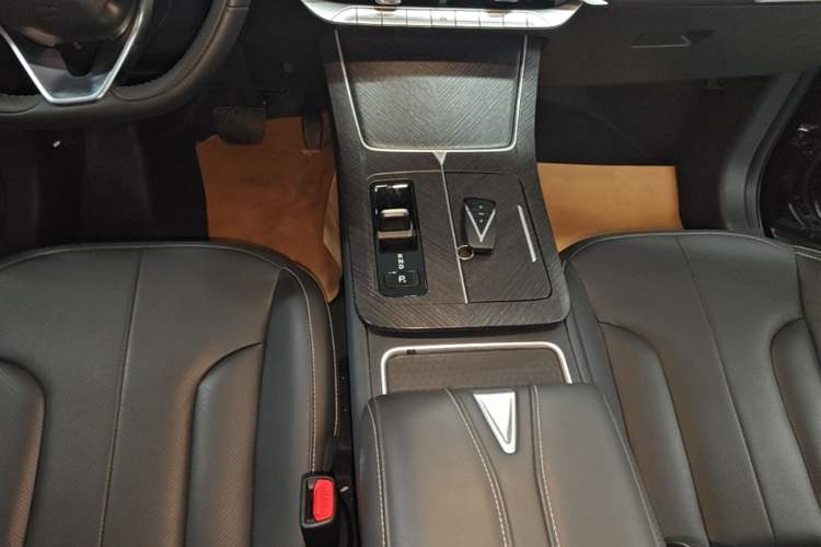 Used Venucia V DD-i 2023 110 km iE Version Gear Lever