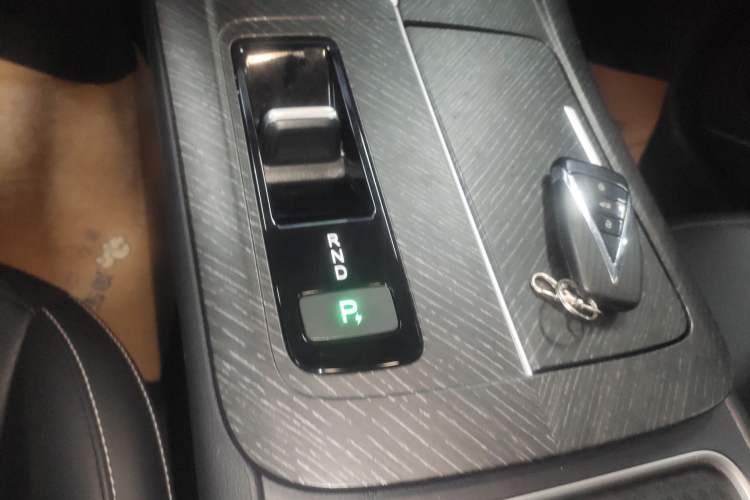 Used Venucia V DD-i 2023 110 km iE Version Gear Lever