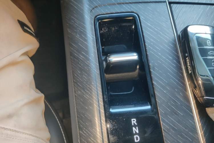 Used Venucia V DD-i 2023 110km iT Version Gear Lever
