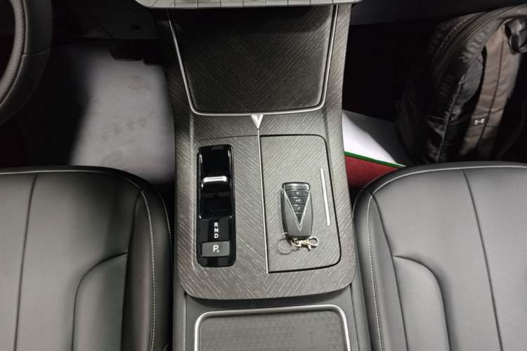 Used Venucia V DD-i 2023 60km iD Version Gear Lever