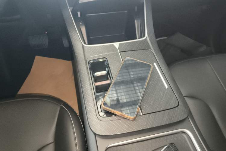 Used Venucia V DD-i 2023 60km iD Version Gear Lever