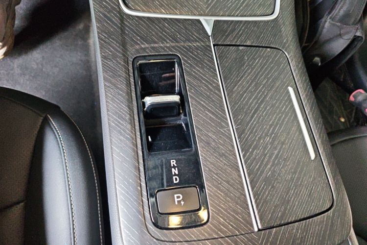 Used Venucia V DD-i 2023 110 km iE Version Gear Lever