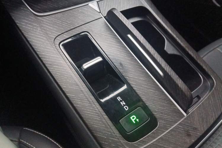 Used Venucia V DD-i 2023 110 km iE Version Gear Lever