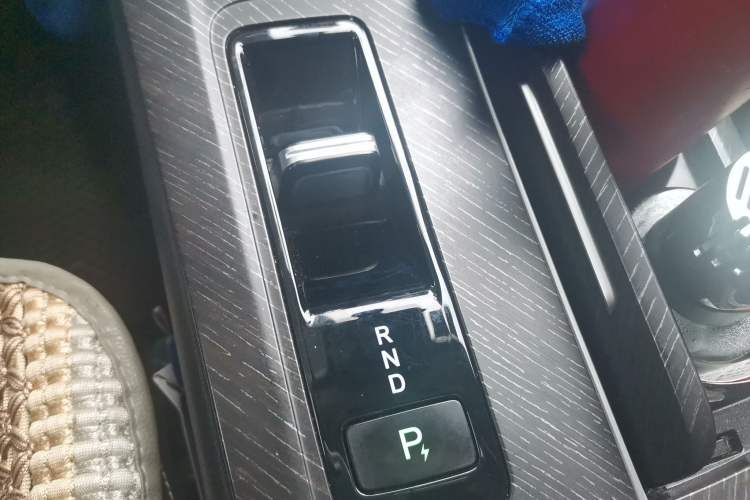 Used Venucia V DD-i 2023 110 km iE Version Gear Lever