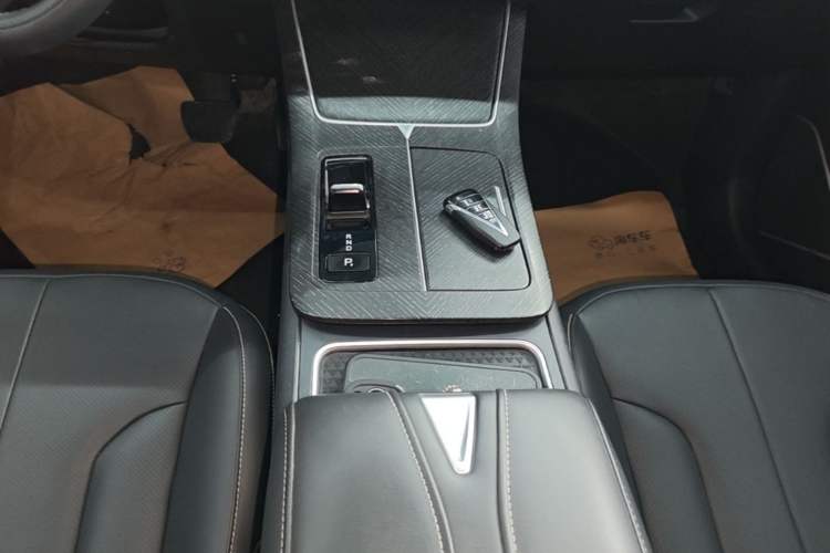 Used Venucia V DD-i 2023 110 km iE Version Gear Lever
