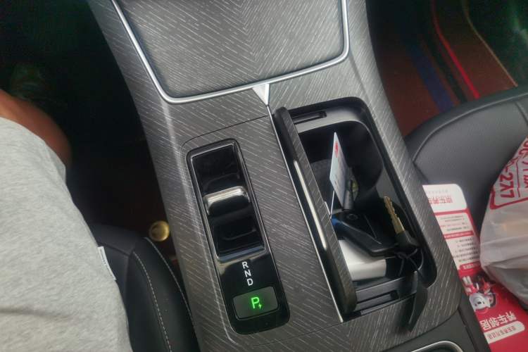 Used Venucia V DD-i 2023 60km iD Version Gear Lever