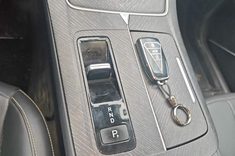 Used Venucia V DD-i 2023 110 km iE Version Gear Lever