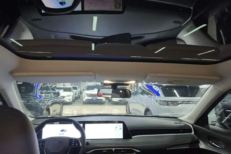 Used Venucia V DD-i 2023 110 km iE Version Headliner