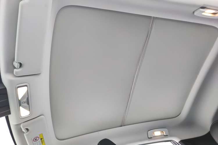 Used Venucia V DD-i 2023 110 km iE Version Headliner