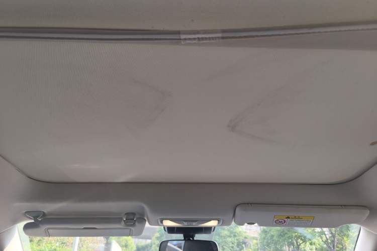 Used Venucia V DD-i 2023 110 km iE Version Headliner