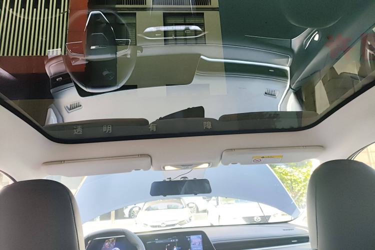 Used Venucia V DD-i 2023 60km iD Version Headliner