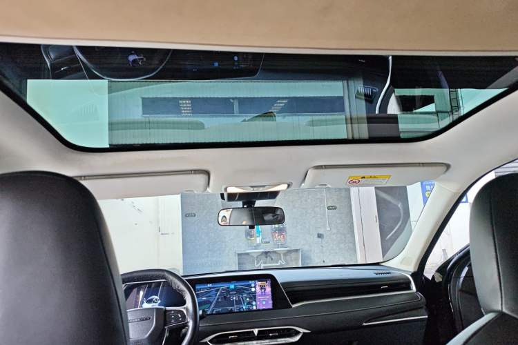 Used Venucia V DD-i 2023 110 km iE Version Headliner