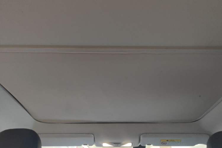 Used Venucia V DD-i 2023 60km iD Version Headliner
