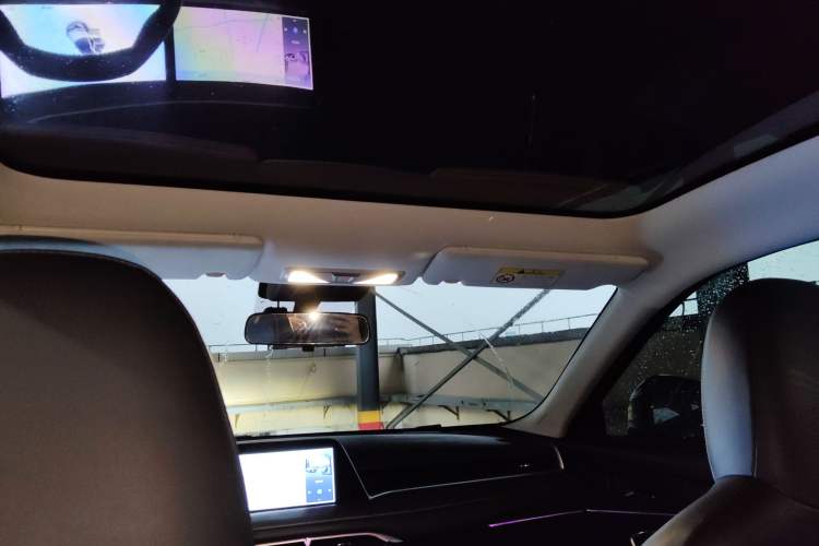 Used Venucia V DD-i 2023 110km iT Version Headliner