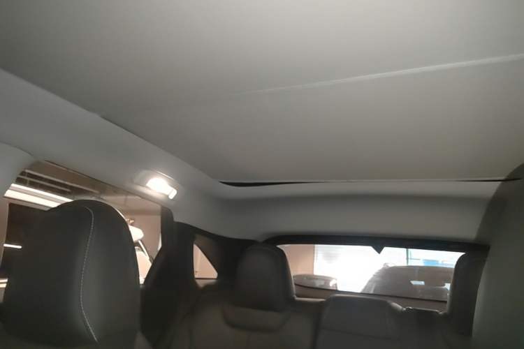 Used Venucia V DD-i 2023 110 km iE Version Headliner
