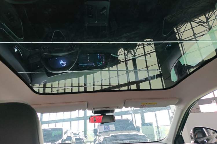 Used Venucia V DD-i 2023 110 km iE Version Headliner