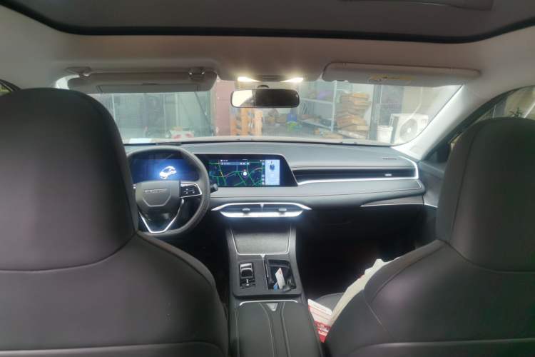 Used Venucia V DD-i 2023 60km iD Version Headliner