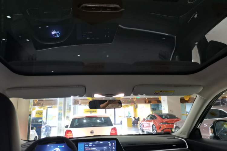 Used Venucia V DD-i 2023 60km iD Version Headliner