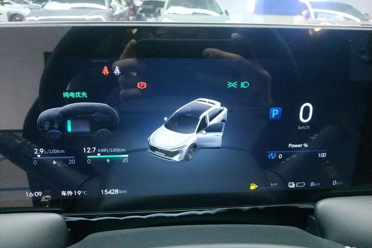 Used Venucia V DD-i 2023 110km iT Version Instrument Cluster