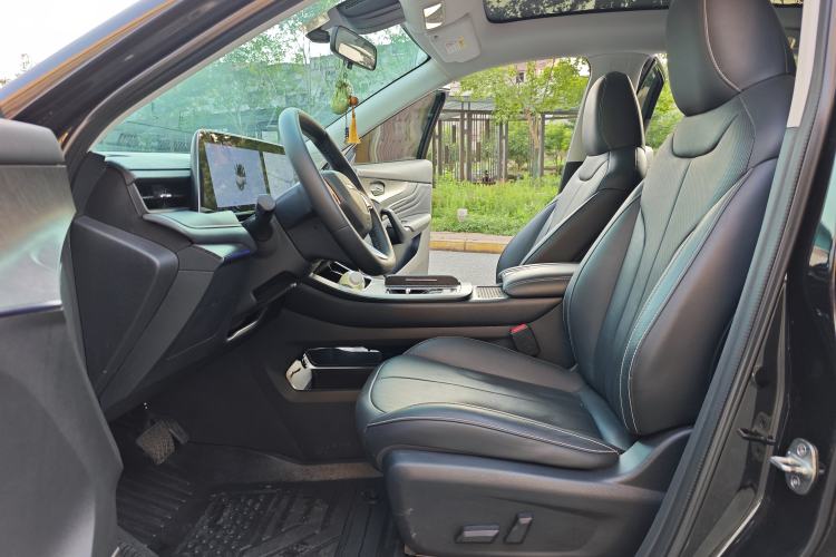 Used Venucia V DD-i 2023 110km iT Version Interior 2