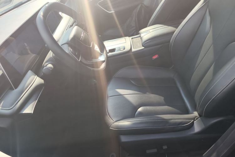 Used Venucia V DD-i 2023 110 km iE Version Left Front Seat