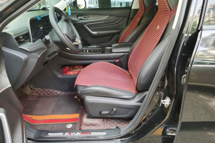 Used Venucia V DD-i 2023 110 km iE Version Left Front Seat