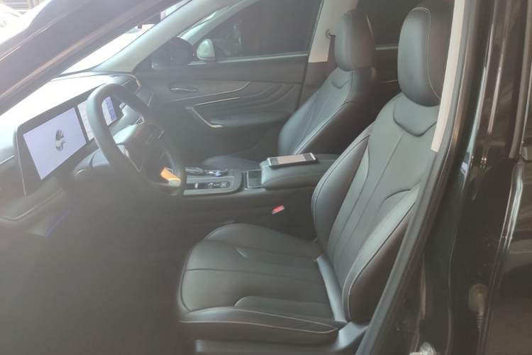 Used Venucia V DD-i 2023 110km iT Version Left Front Seat
