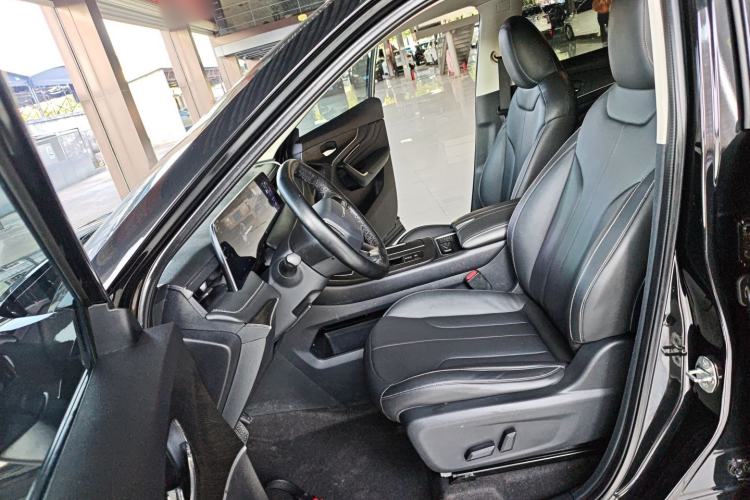Used Venucia V DD-i 2023 110 km iE Version Left Front Seat