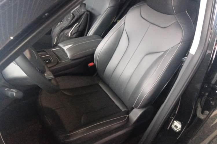 Used Venucia V DD-i 2023 110 km iE Version Left Front Seat