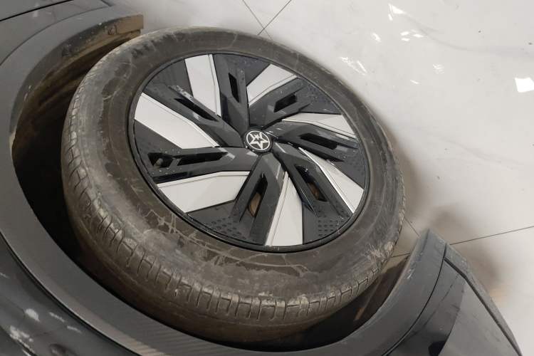 Used Venucia V DD-i 2023 60km iD Version Left Front Wheel Hub