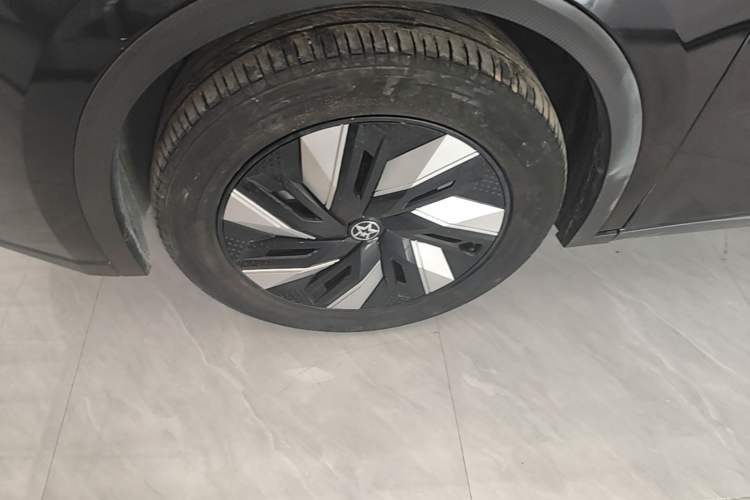 Used Venucia V DD-i 2023 110 km iE Version Left Front Wheel Hub
