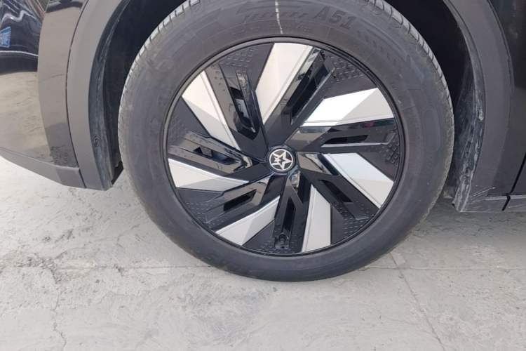 Used Venucia V DD-i 2023 60km iD Version Left Front Wheel Hub