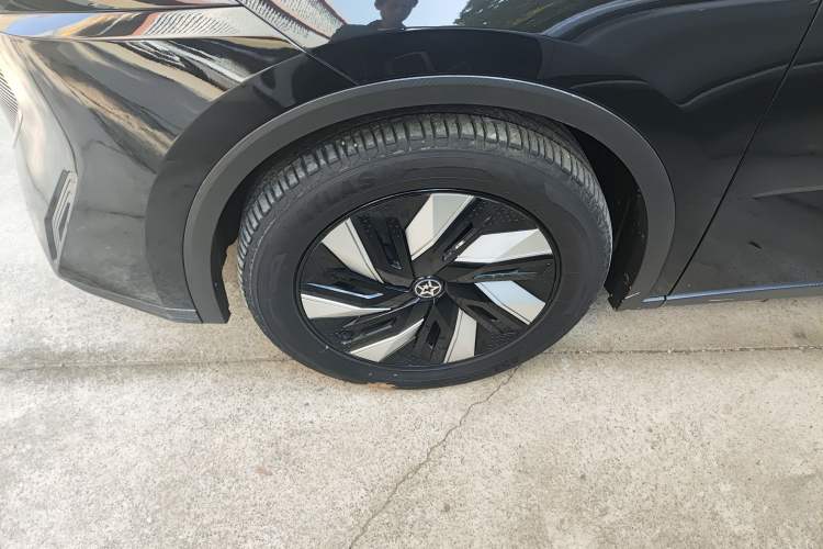 Used Venucia V DD-i 2023 60km iD Version Left Front Wheel Hub