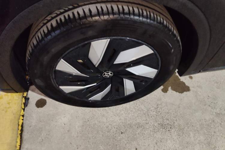 Used Venucia V DD-i 2023 110km iT Version Left Front Wheel Hub
