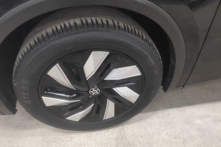 Used Venucia V DD-i 2023 110 km iE Version Left Front Wheel Hub