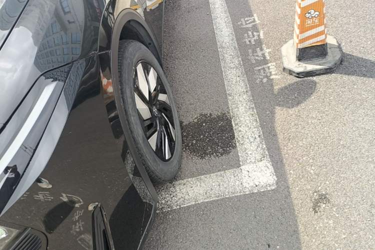 Used Venucia V DD-i 2023 110 km iE Version Left Front Wheel Hub